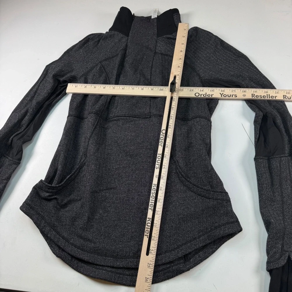 Lululemon‎ Herringbone Funnel Neck Pullover Base Layer Thumbholes Gray Size 8